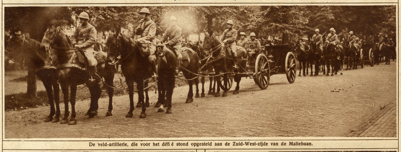 98895 Afbeelding van het 1e Regiment Veldartillerie dat staat opgesteld op de Maliebaan te Utrecht voor de parade van ...